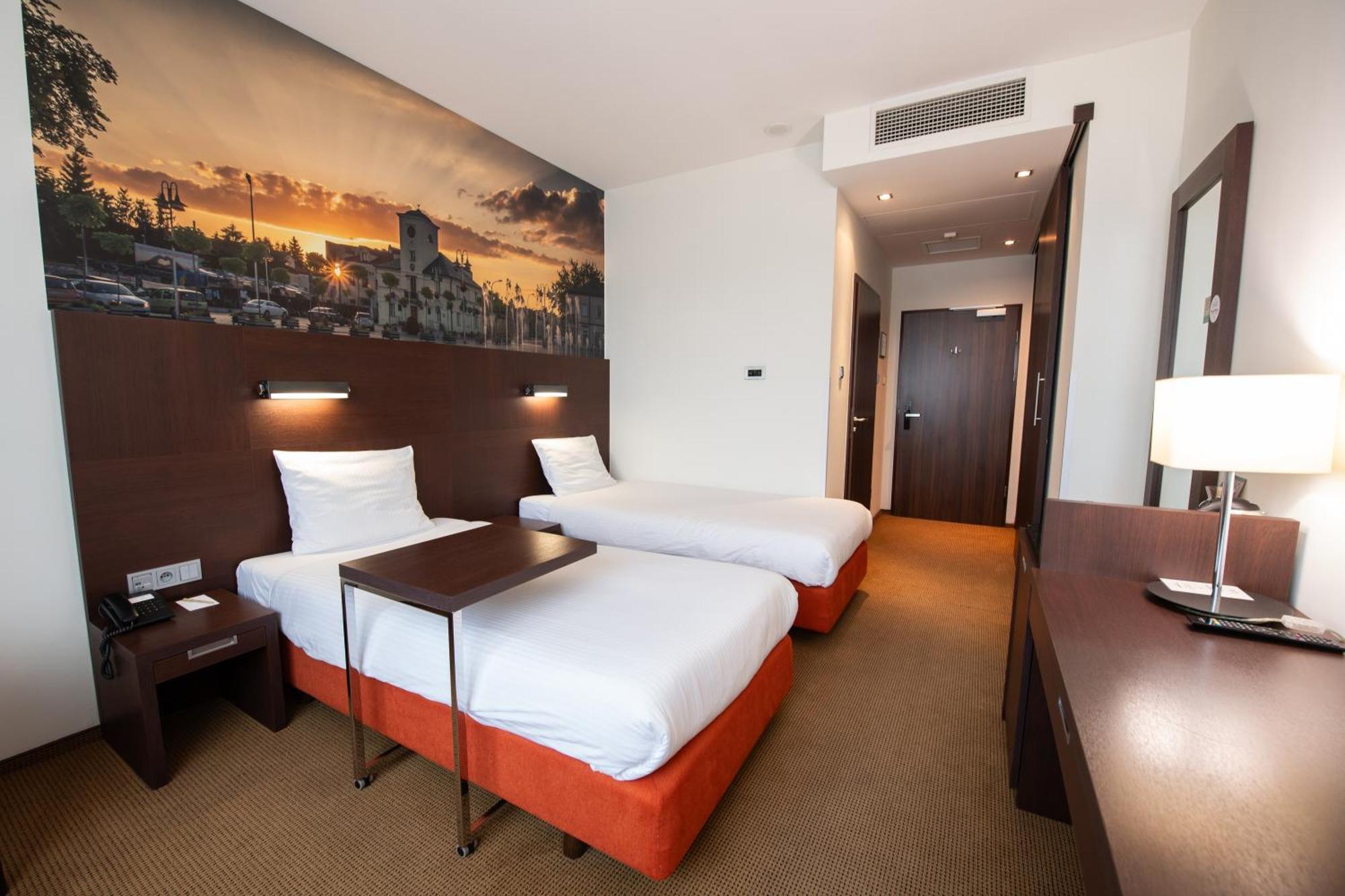 Desilva Warszawa Piaseczno Hotel Пясечно Екстериор снимка